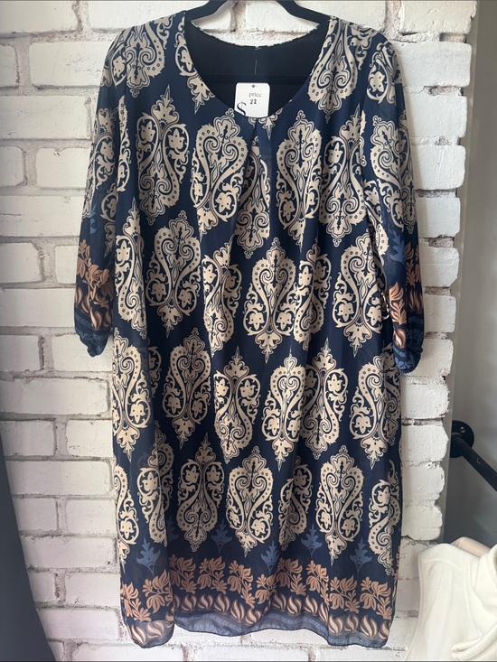 Dresses & Skirts - Women's Black Paisley Print Shift Dress with Cream Accents tunic style